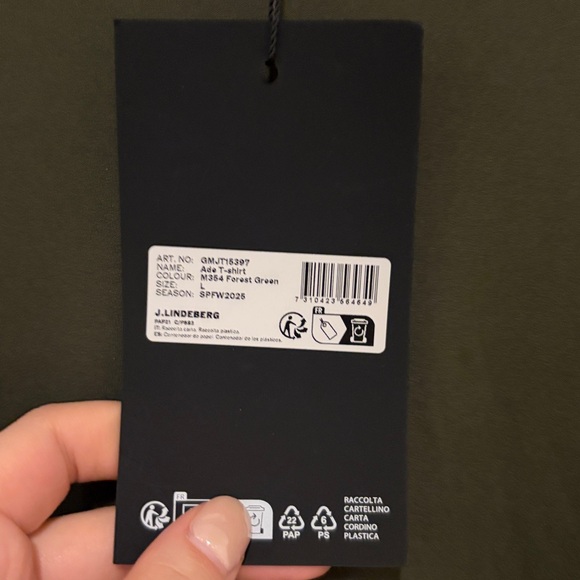 New!! J Lindeberg men's activewear tshirt - Picture 3 of 3